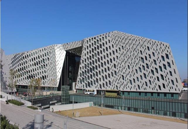 氟碳鋁單板廠家的氟碳鋁單板幕墻具有哪些優(yōu)點(diǎn)