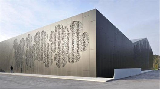 雕花鋁單板和鏤空鋁單板區(qū)別在哪