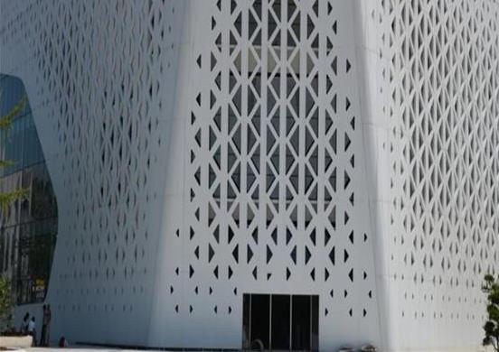 國昆鋁單板廠家沖孔鋁單板具有哪些優勢